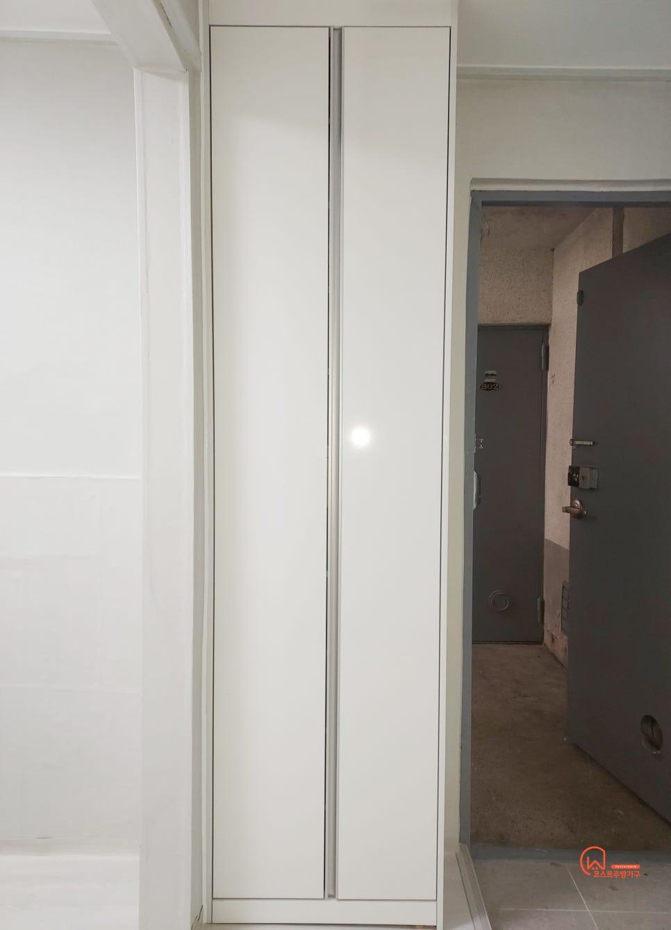 불투명 도어 패널이 적용된 수납장 설치