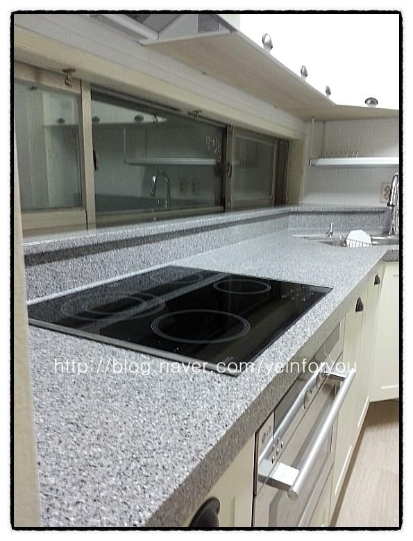 블랙 인덕션과 스테인리스 싱크볼의 세련된 조합