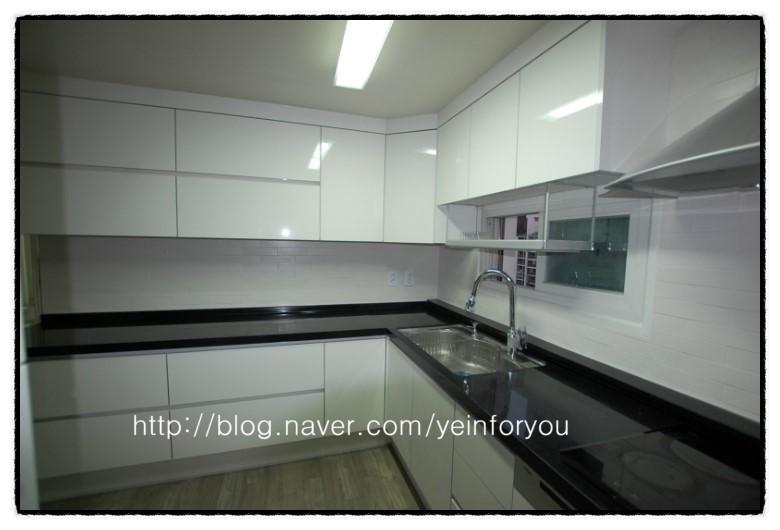 UV 화이트 도어로 완성된 깔끔한 라인