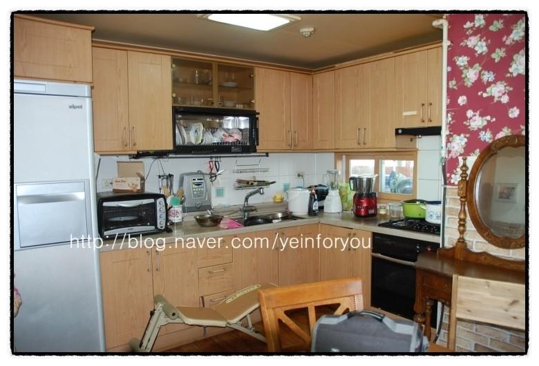 주방 가구의 뼈대를 잡고 배치를 확인하는 시공 과정