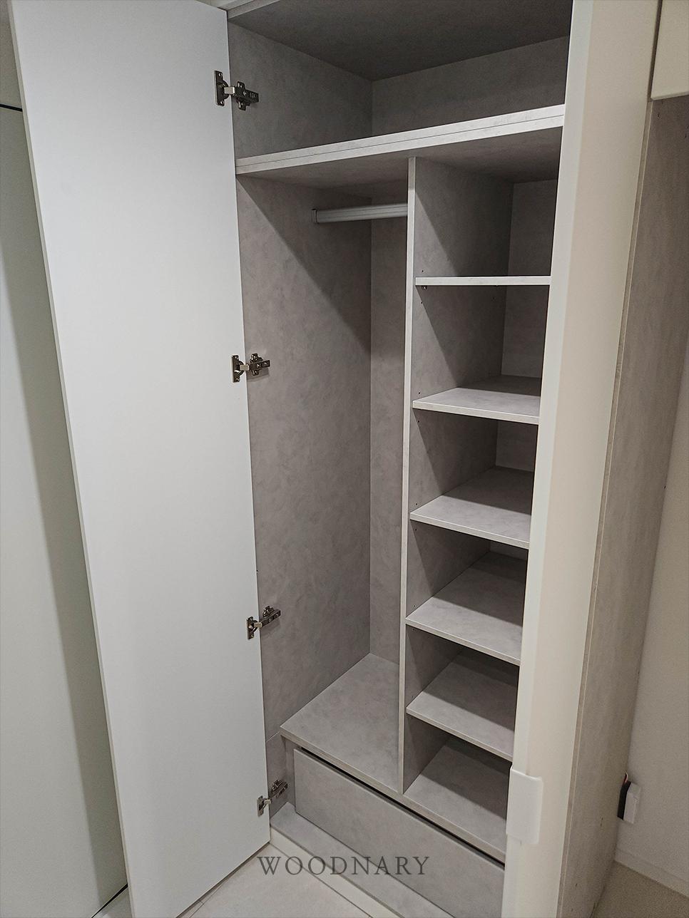 사용자 맞춤형으로 높이를 조절한 내부 선반