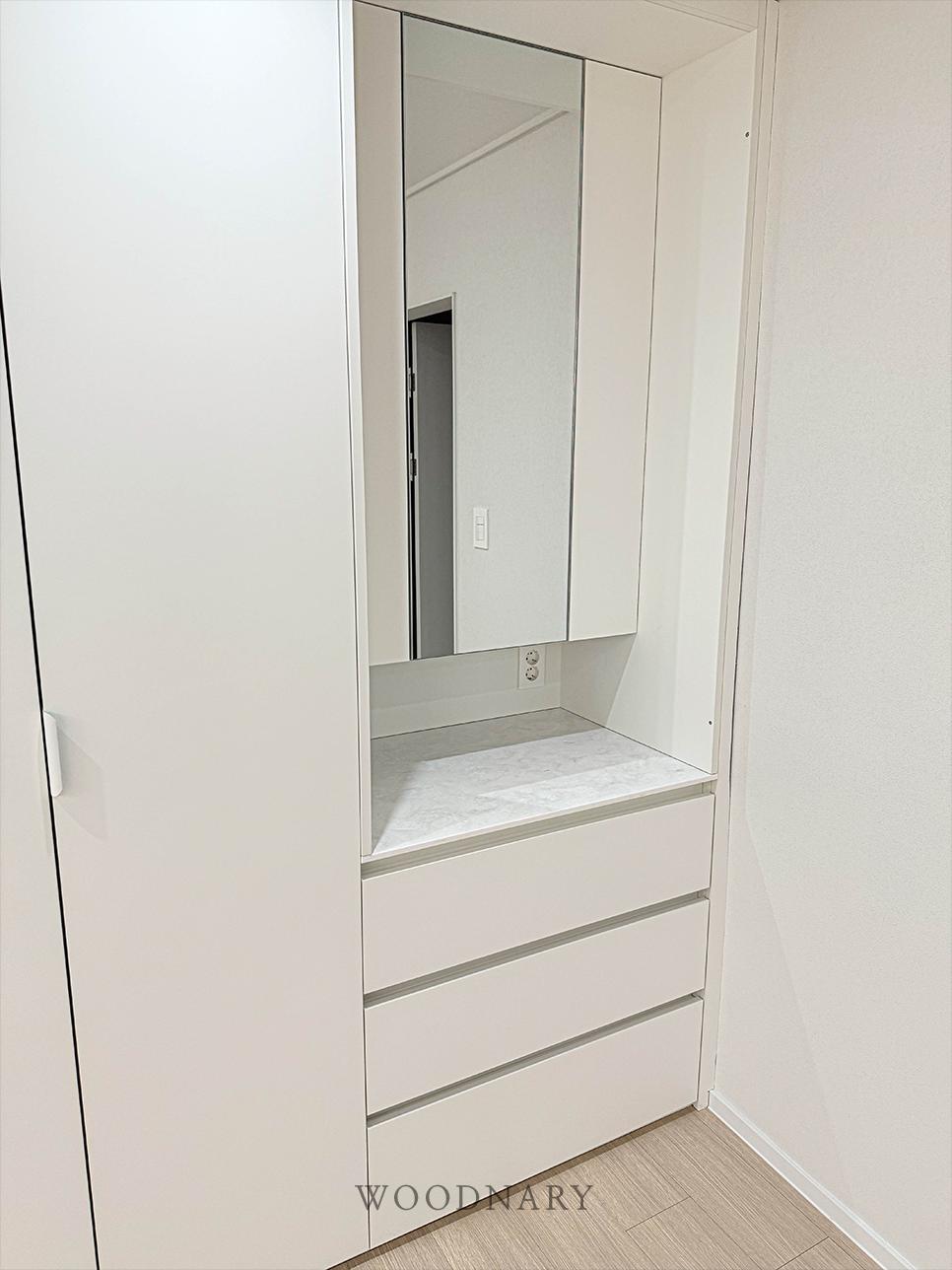 인출식 밥솥 렌지장과 내부 가변 선반