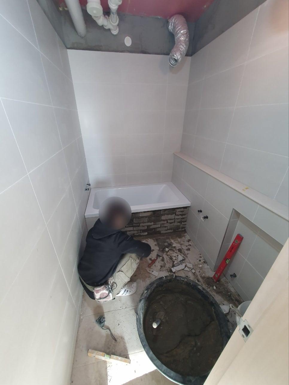 기본 철거 후 타일 작업 전의 욕실 상태