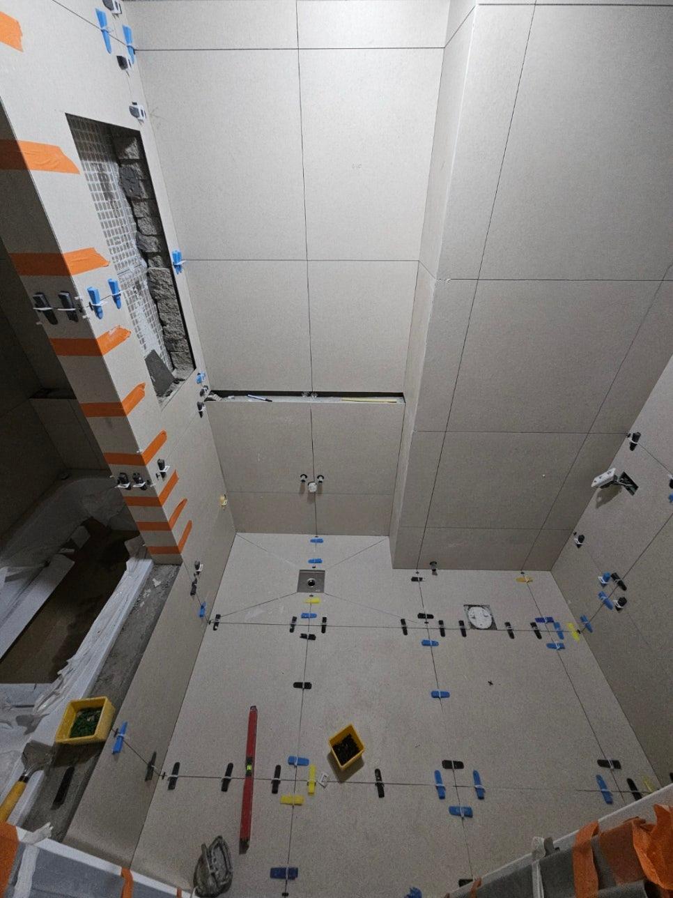 자재 고정을 위해 사용된 수동 접합 클램프