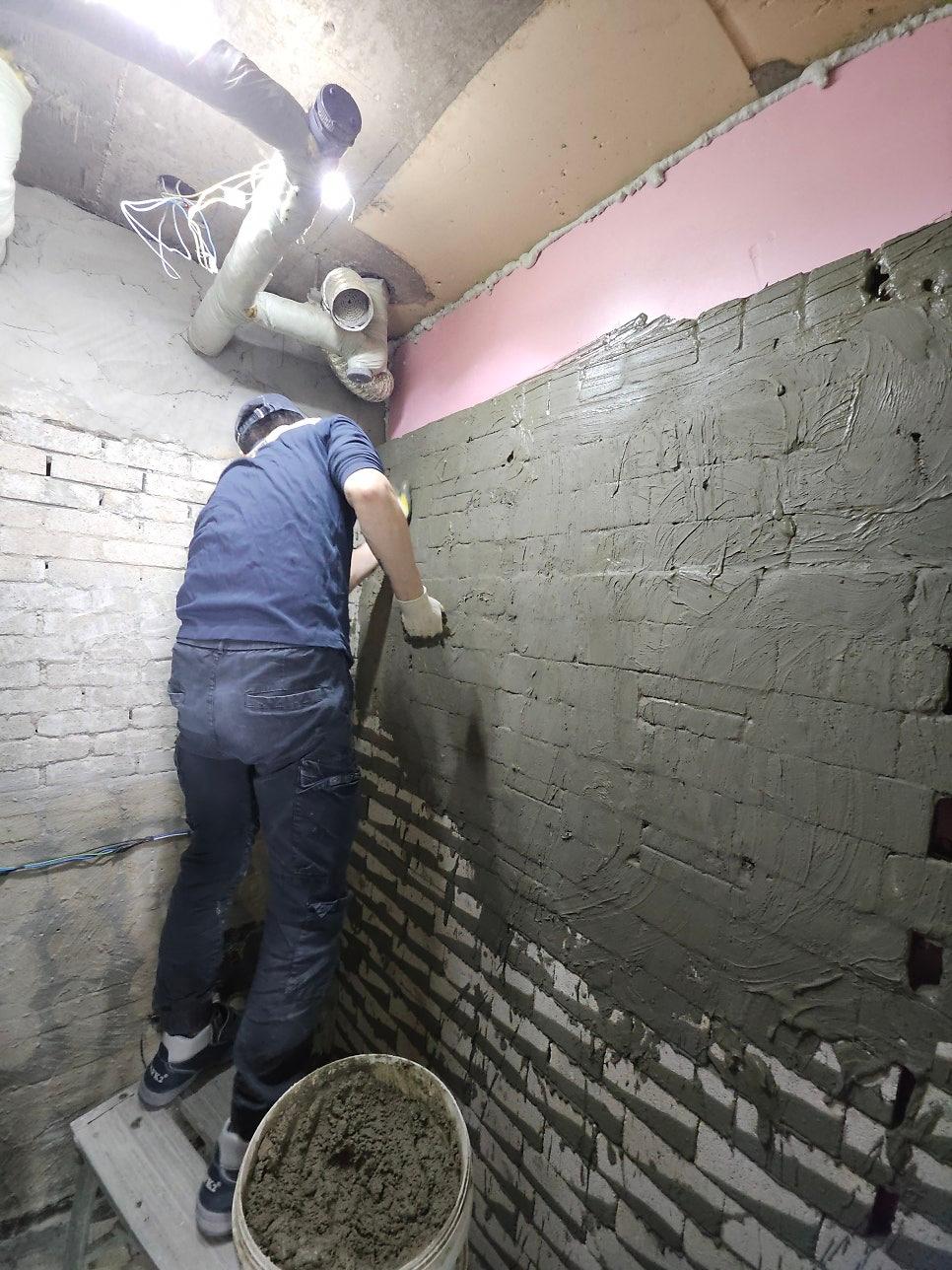 수평과 수직을 맞추며 젠다이를 조적하는 과정