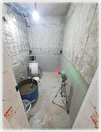 타일 시공을 위해 준비된 수공구들