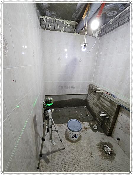 시공 중 사용된 소형 도구와 기기