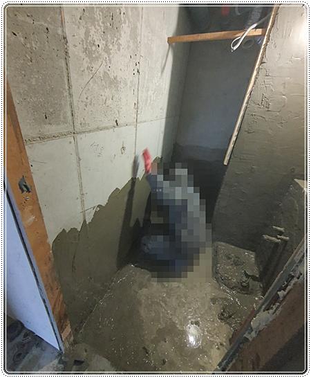 콘크리트 마감 위에 타일 시공을 준비하는 과정