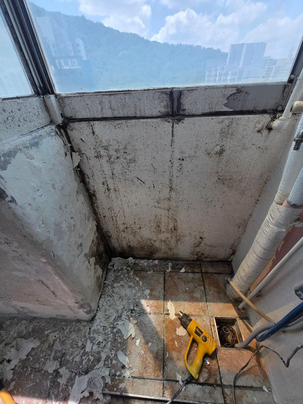 열풍건을 이용해 표면을 정리하는 모습