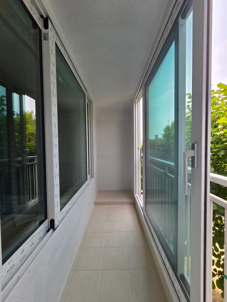 깨끗하고 화사하게 변신한 완성된 발코니
