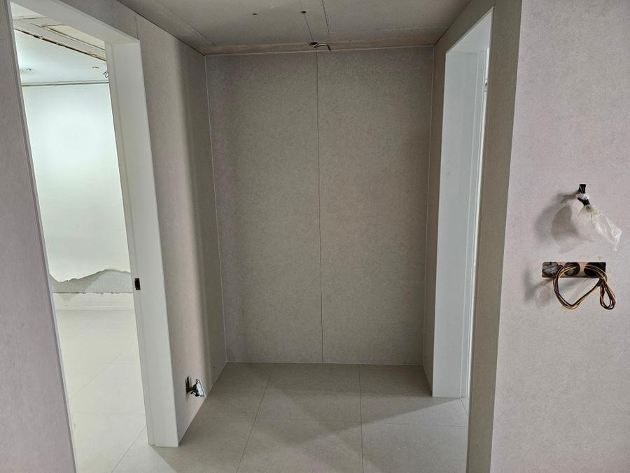 타일의 미감과 마루의 따뜻함을 동시에 가진 바닥재