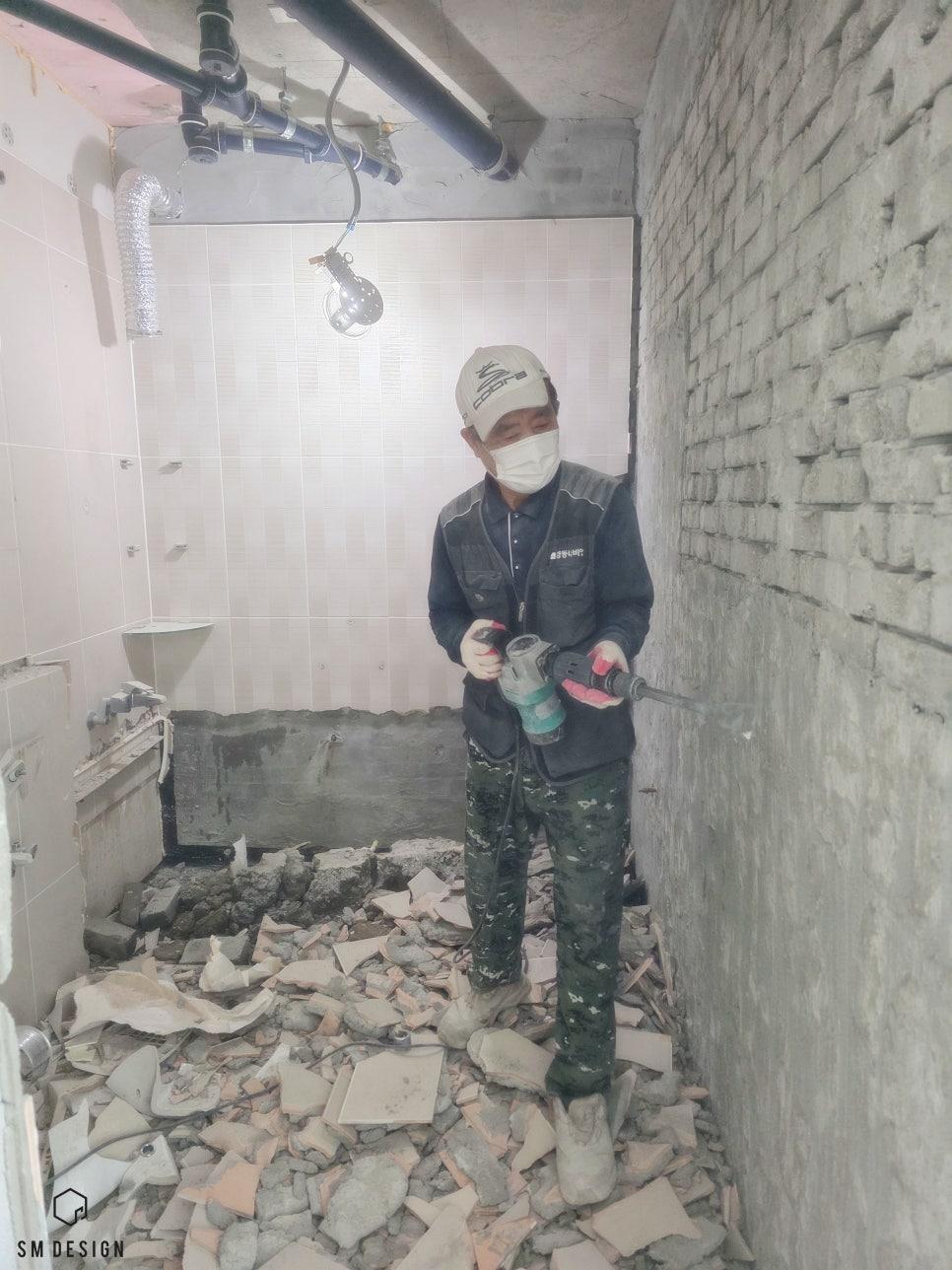철거물로 가득했던 역동적인 현장의 모습