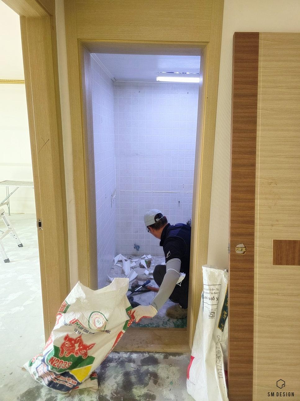 깨끗하게 비워진 욕실의 모습