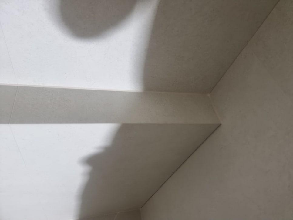실내 천장과 벽면의 마감 표면