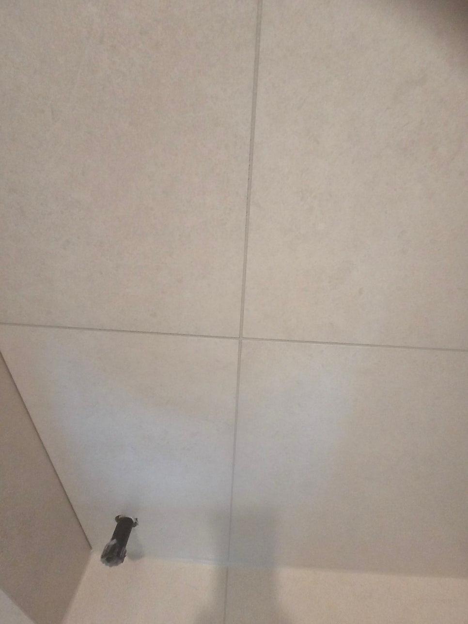 차분한 분위기가 느껴지는 안방 화장실