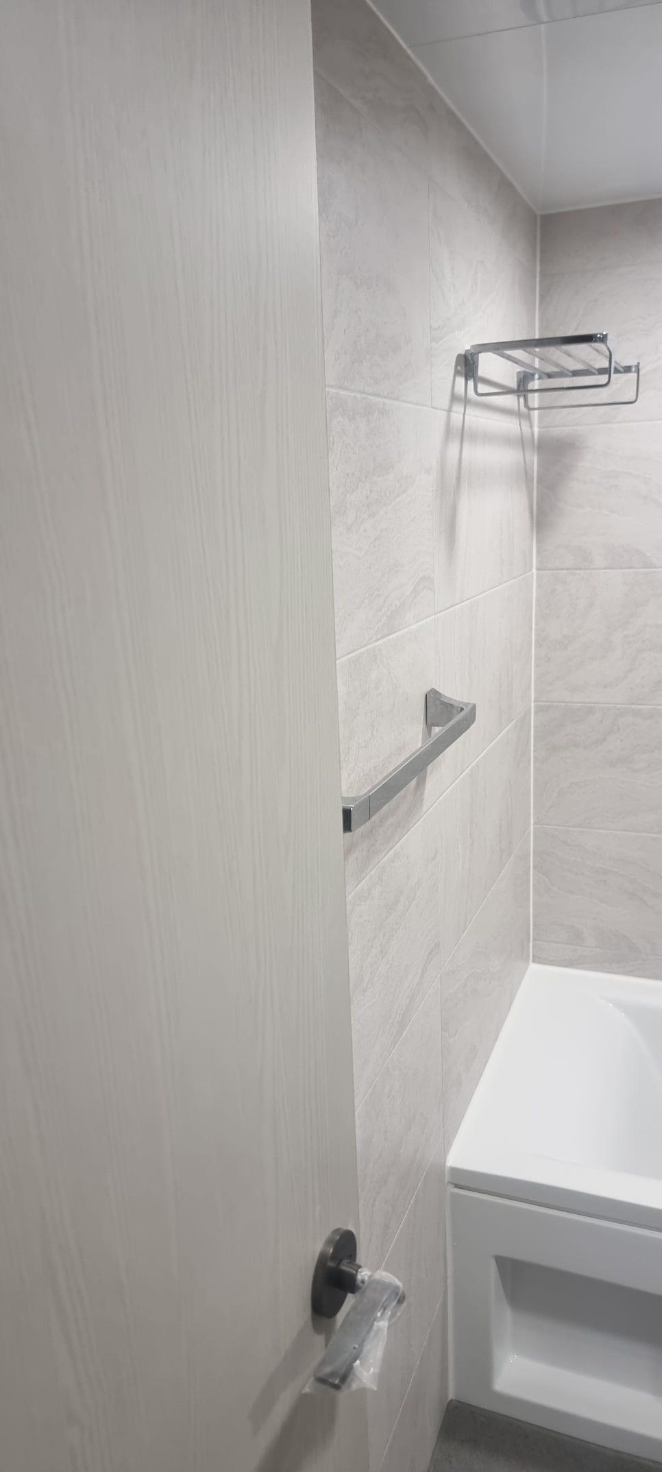 욕실 내부 설비 주변의 마감 과정
