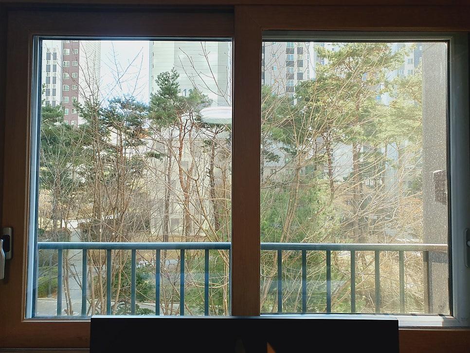 완벽하게 정돈된 유리창의 모습