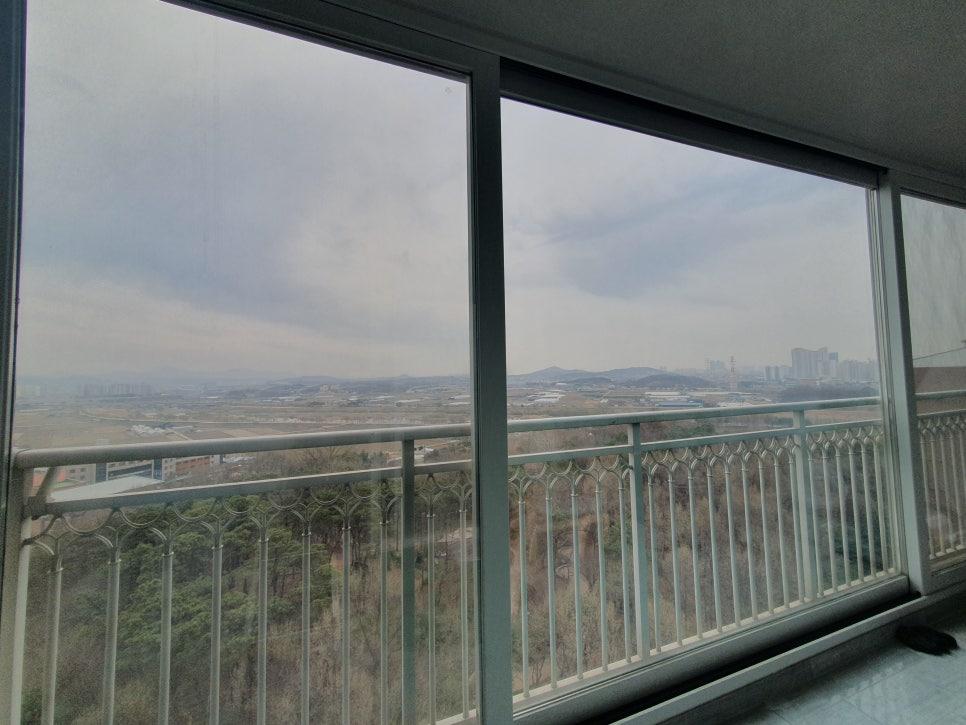 선명한 시야를 되찾은 창호 근접샷