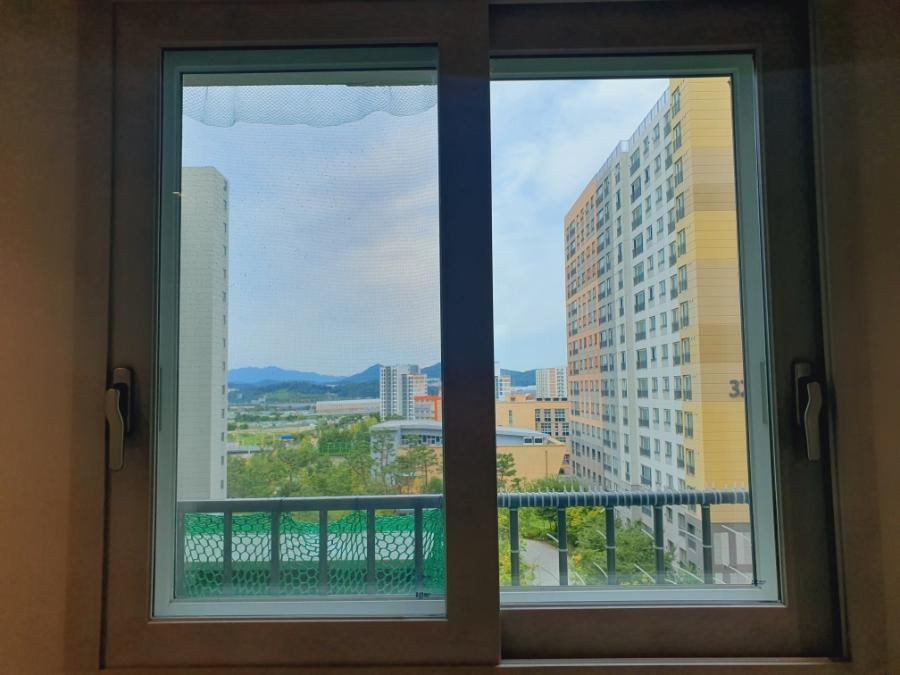 선명한 시야를 되찾은 안방 유리창