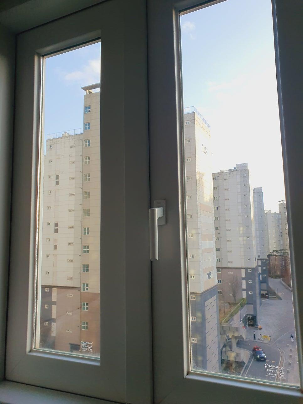 맑은 시야를 되찾은 완성된 창문