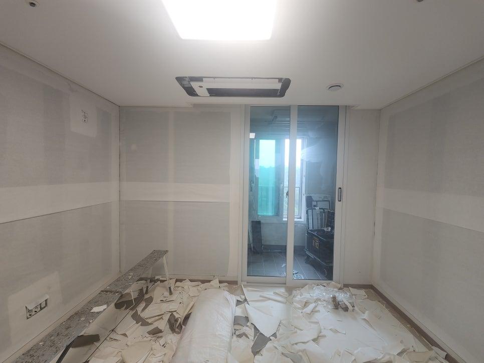 기초를 다지는 거실의 공사 현장
