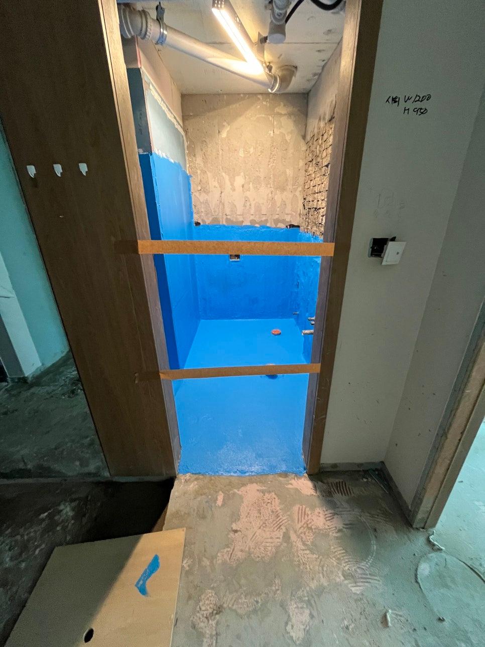 도기 세팅과 수평을 맞추는 꼼꼼한 마무리 단계