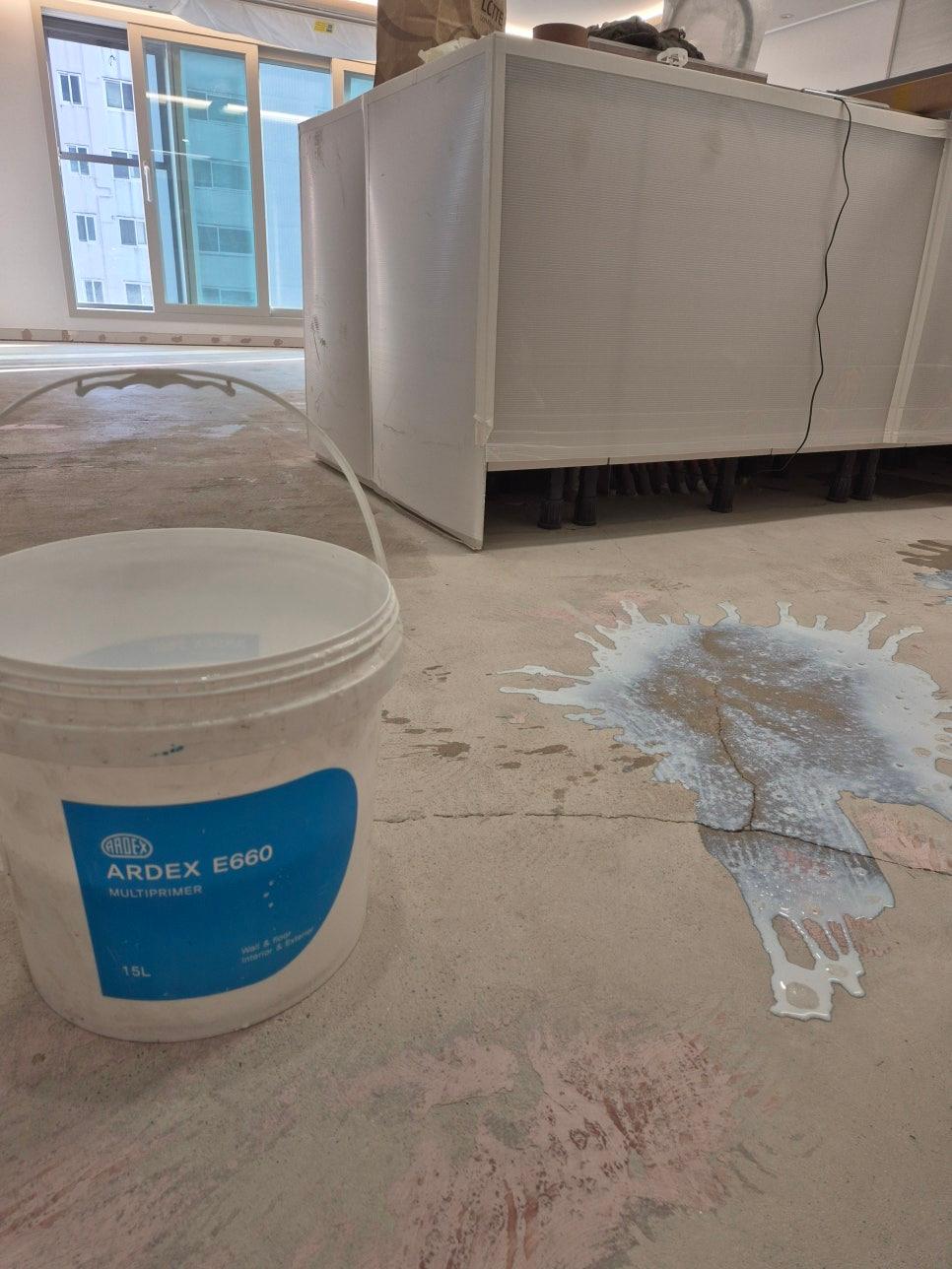 ARDEX E660 MULTIPRIMER 프라이머 작업 모습