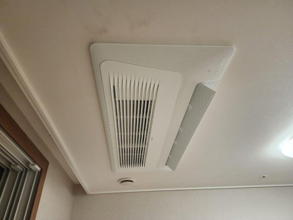 조명과 어우러진 천정 공기순환기