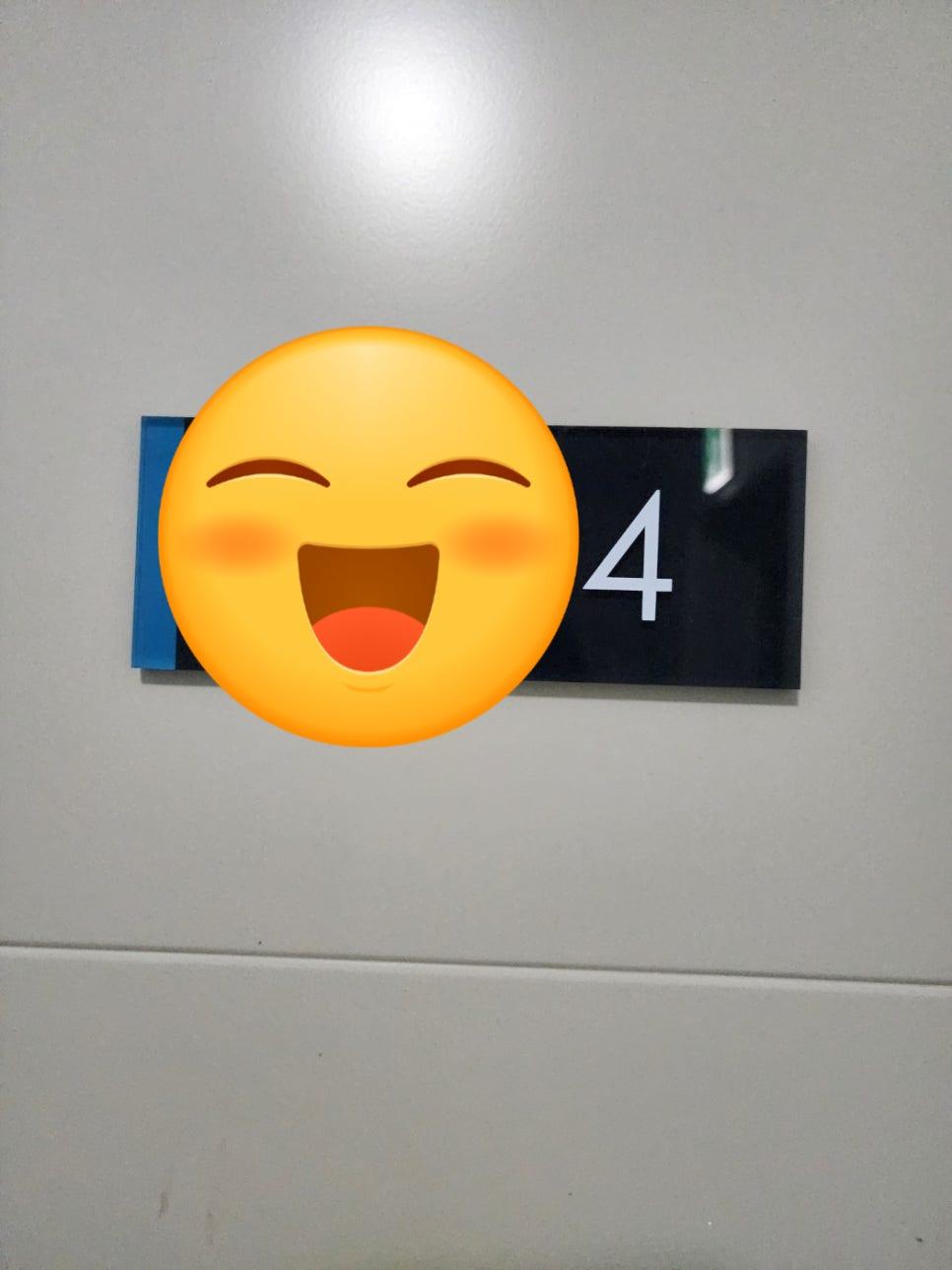 벽면에 시공 구역을 표시한 모습