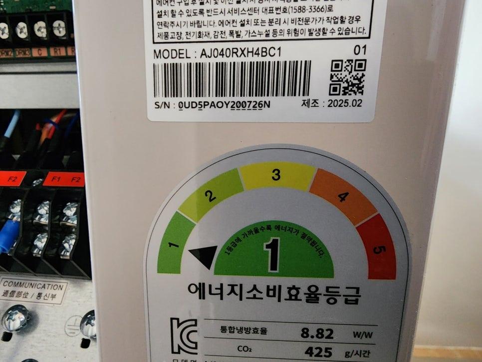 시공 과정 중 사용된 소형 도구와 현장