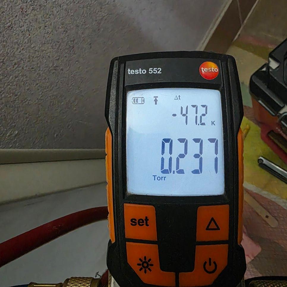 정밀 측정을 위한 testo 552 측정기와 호스