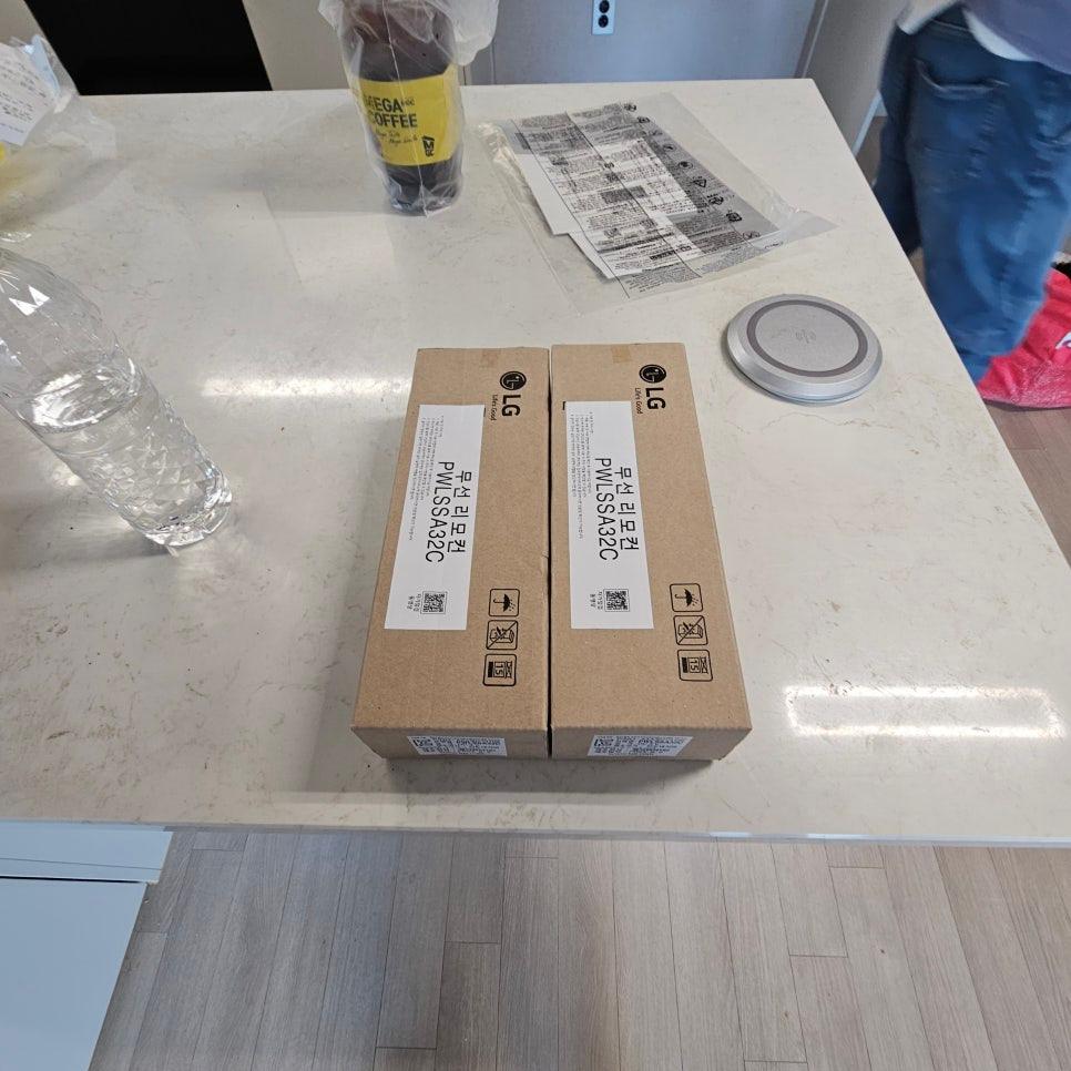 반입된 LG 제품 박스와 시공 문서들