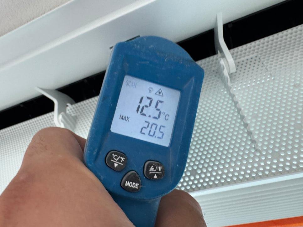 12.5°C와 20.5°C 수치가 보이는 열화상 측정기