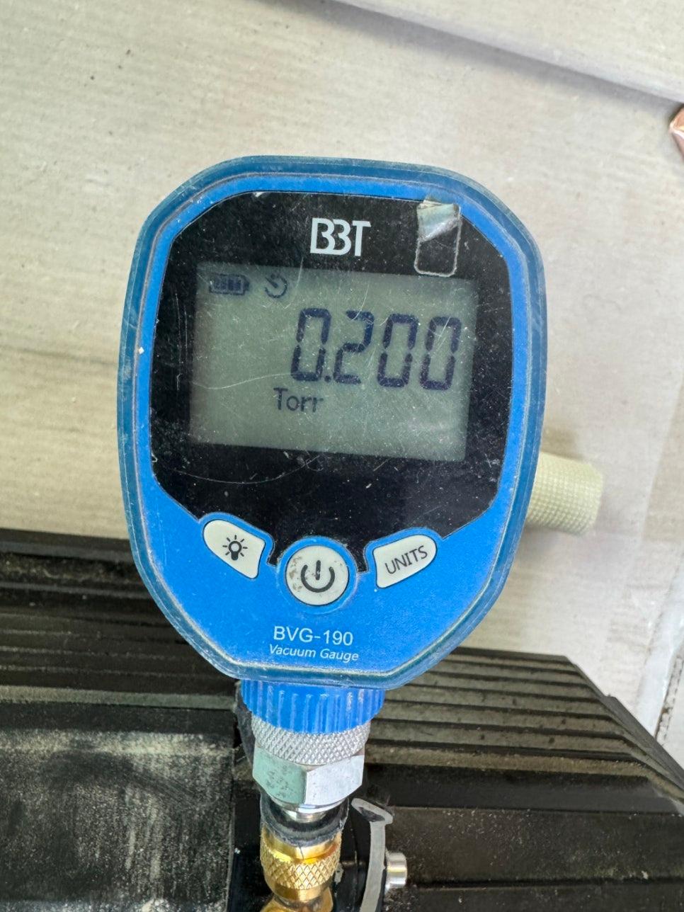 0.200 Torr가 표시된 BVG-190 진공계기