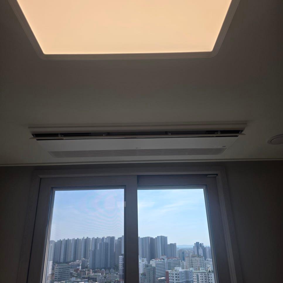 라운드 조명과 중앙 공기순환기