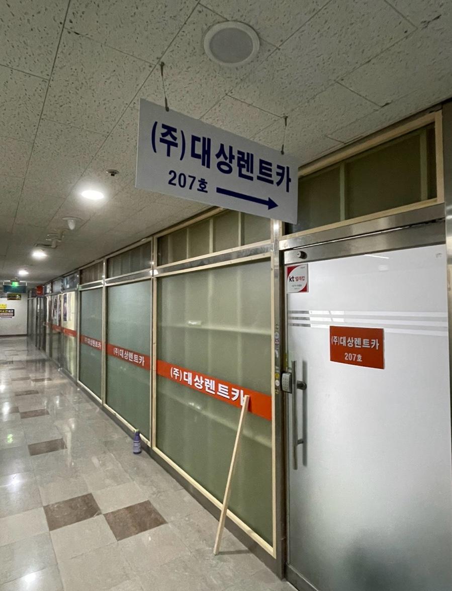 아치 게이트가 돋보이는 완성된 내부 공간