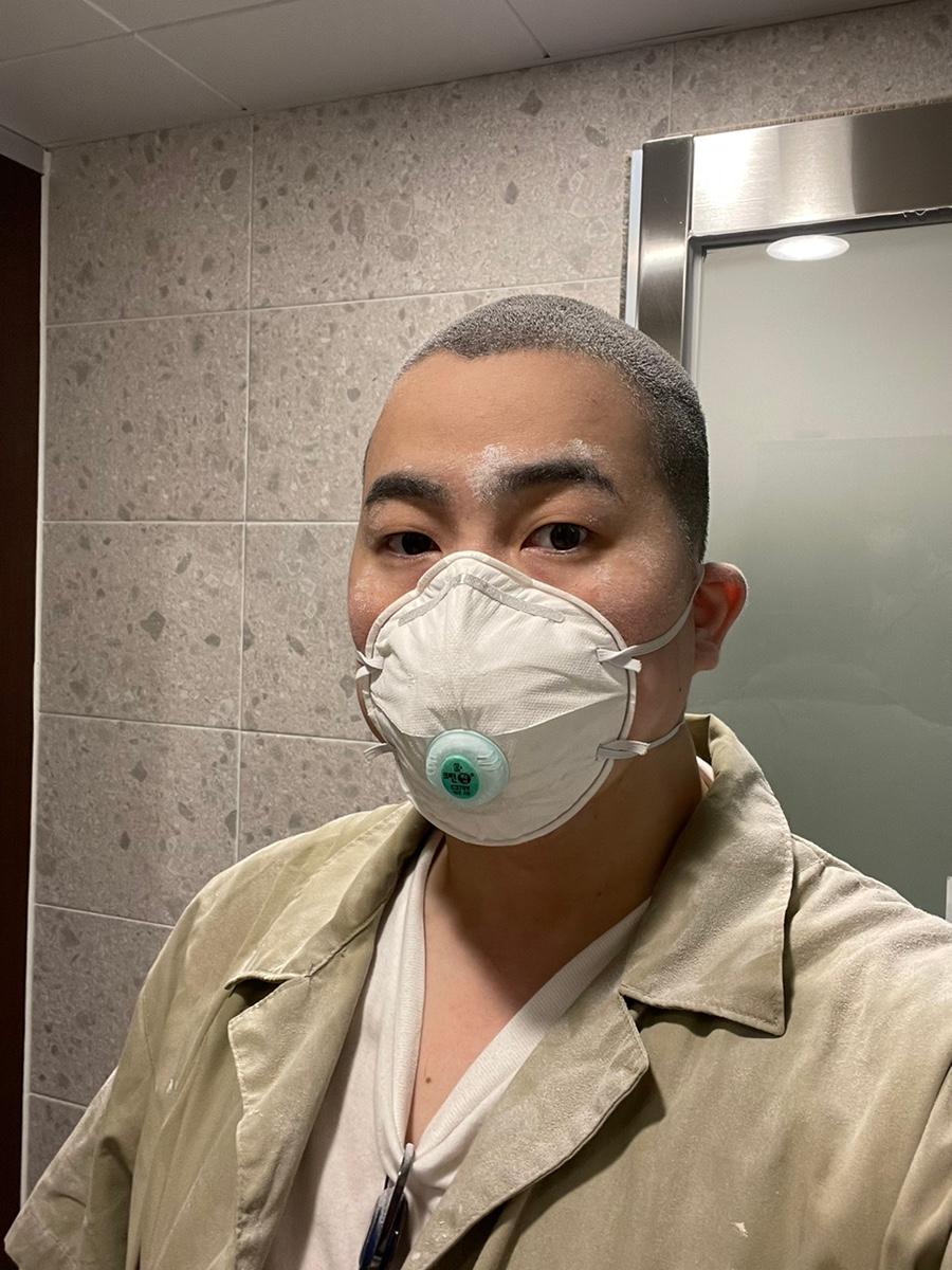 깔끔하게 정돈된 화장실 설비 작업