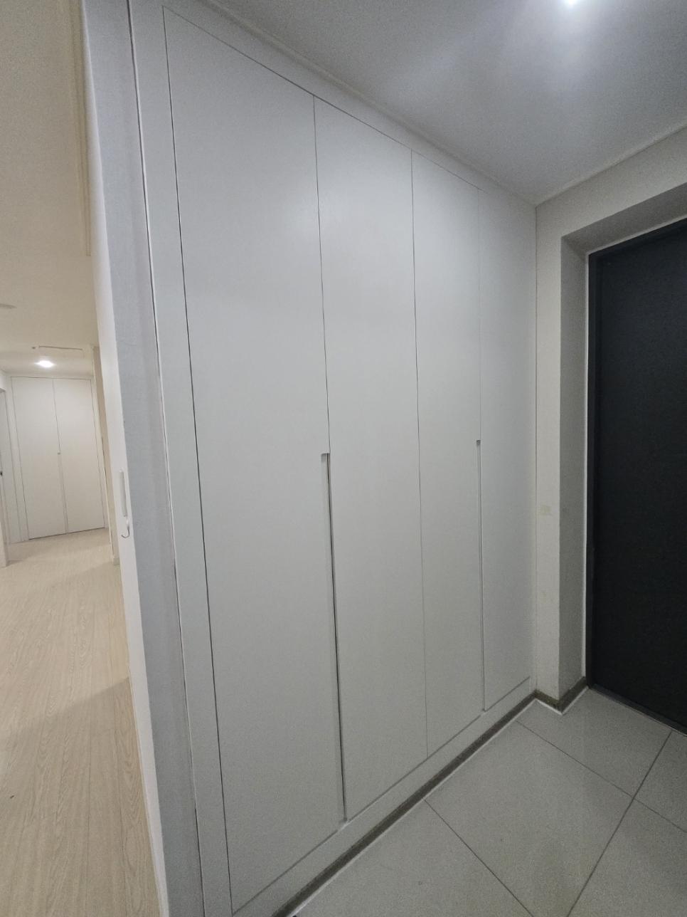 깔끔하게 변신한 거실장 디테일