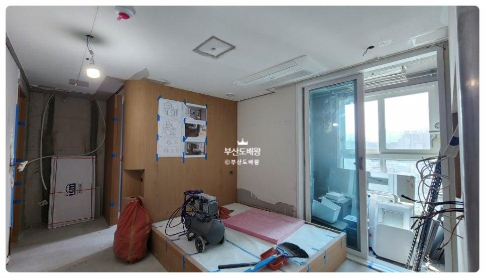 디테일한 마감을 위한 수공구 작업