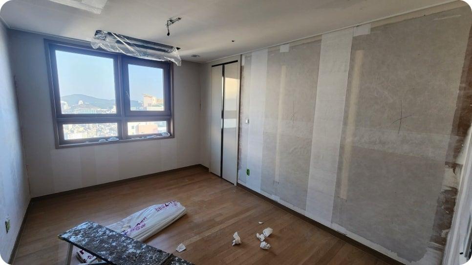 탈락된 보드 부분을 보수하는 작업 과정