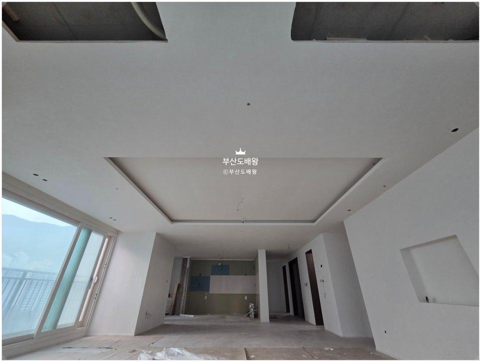 차례대로 채워지는 실내 공간