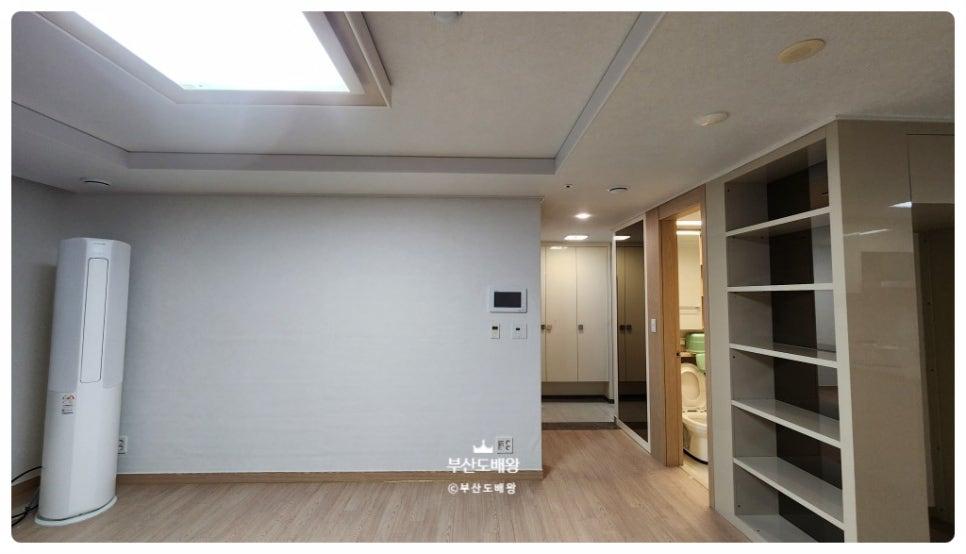 매립등 4개가 설치된 욕실 천장 모습