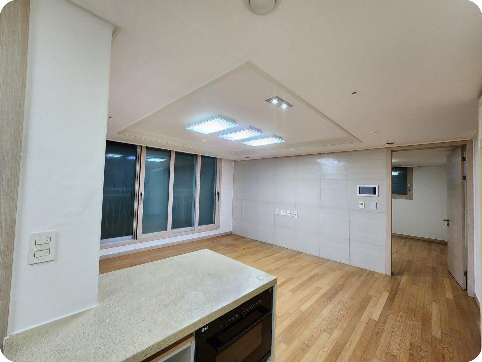 주방과 거실이 통합된 완성된 모습