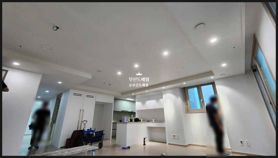 조명과 콘센트가 있는 카운터 공간의 시공 과정