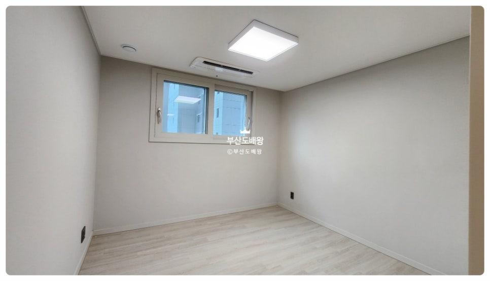 벽과 바닥 표면의 정돈된 모습