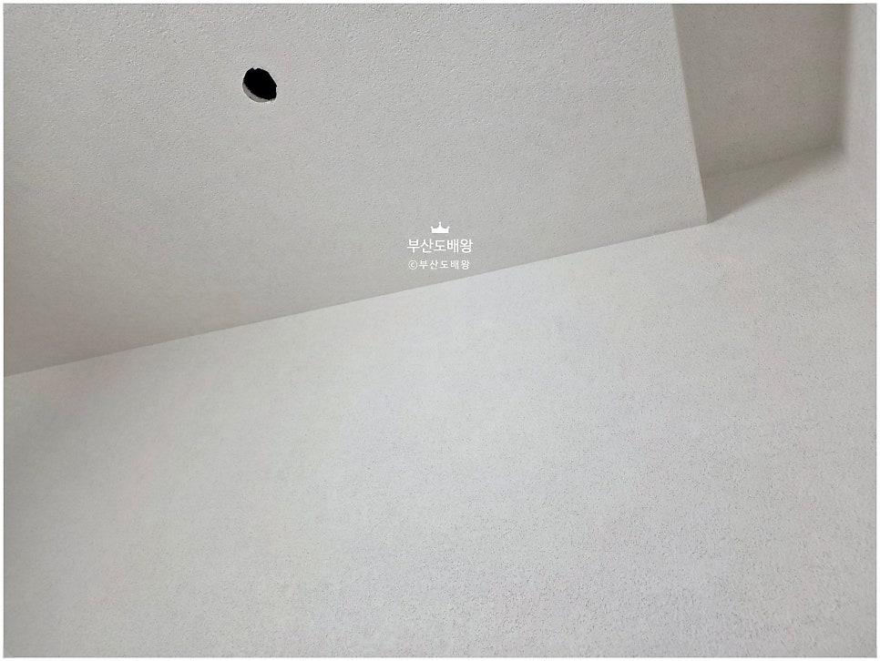 군더더기 없이 정돈된 세 번째 작은 방