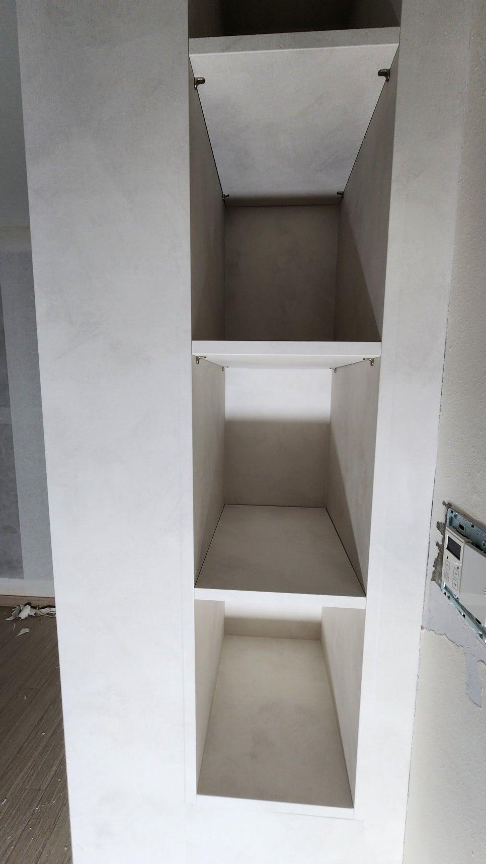 콘센트 주변 수납장의 정밀 재단 과정
