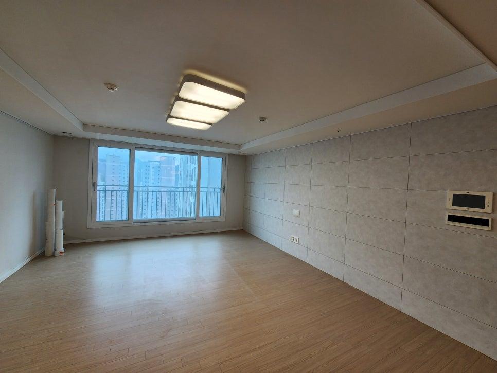 햇살이 가득 들어오던 거실의 시공 전 모습