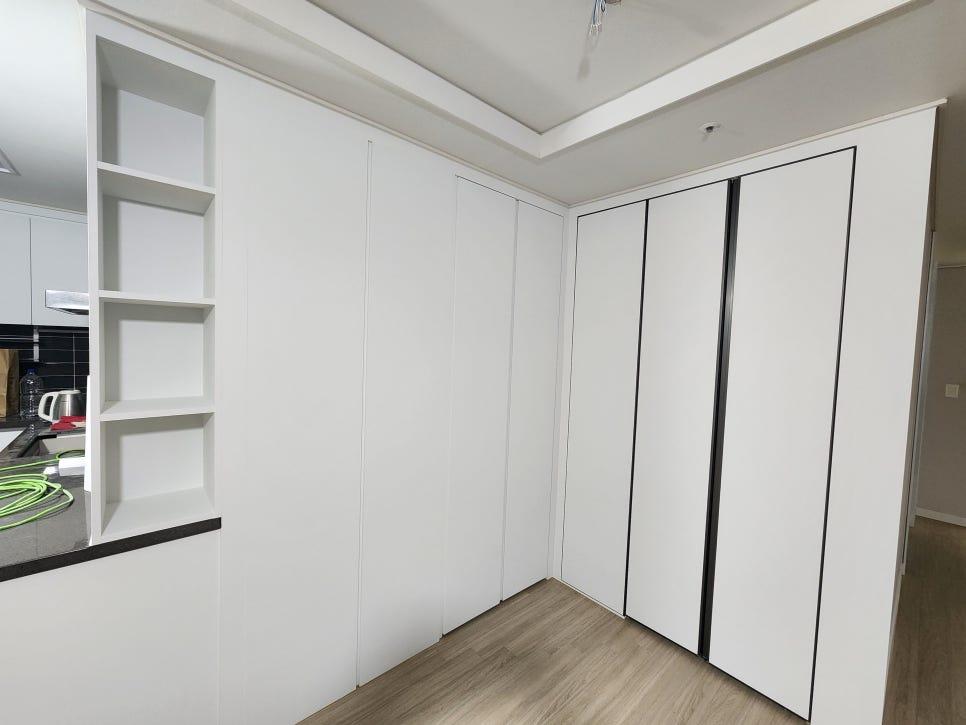 모던한 블랙 포인트가 매력적인 드레스룸