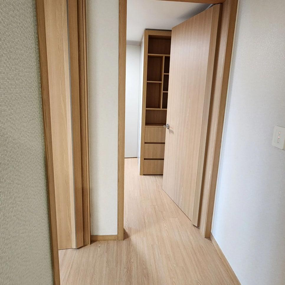 수납장 불투명 도어 패널 필름 부착 모습